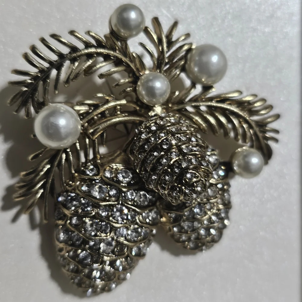 NWT Anne Klein Pine Cone Brooch Pin Pearls